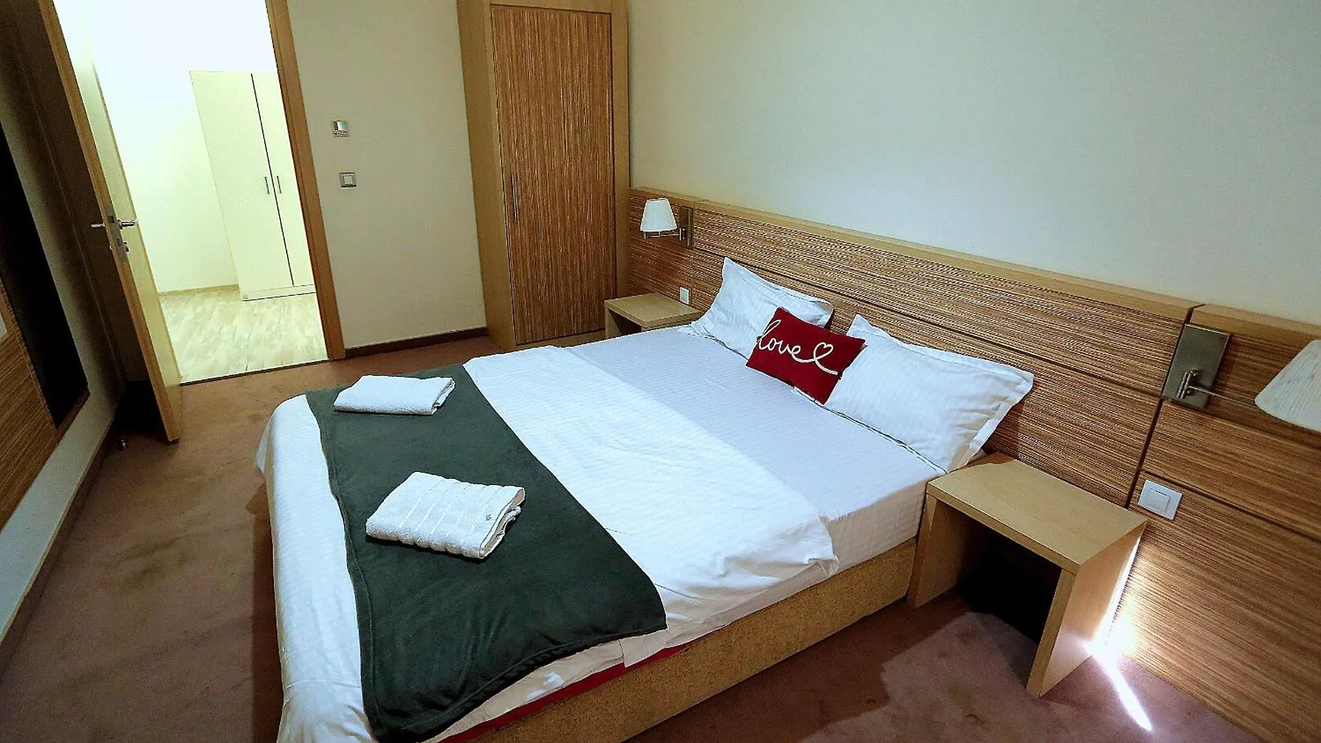 アパート Cataleya Suites Aparthotel ブカレスト
